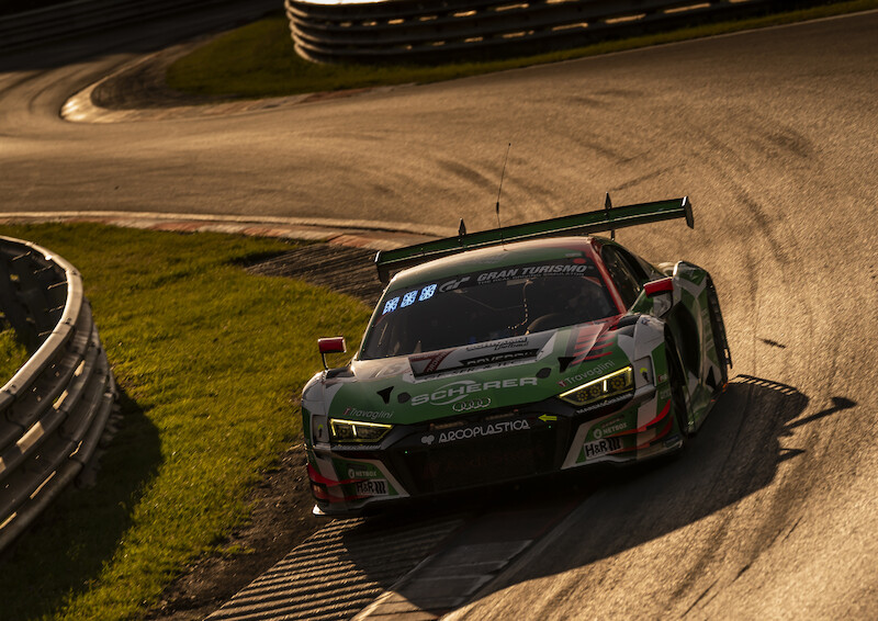 Audi triumfuje w jubileuszowym 24-godzinnym wyścigu na Nürburgring