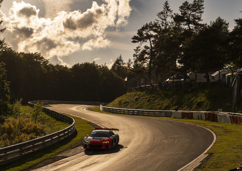 Audi triumfuje w jubileuszowym 24-godzinnym wyścigu na Nürburgring
