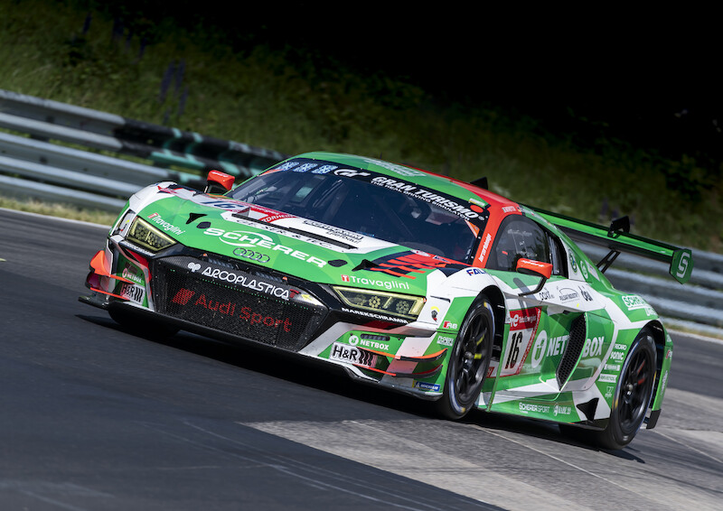 Audi triumfuje w jubileuszowym 24-godzinnym wyścigu na Nürburgring