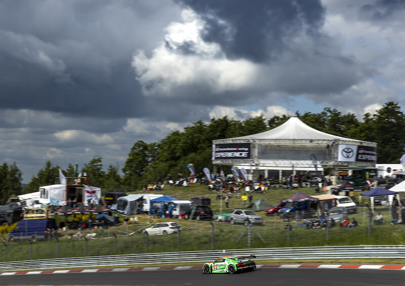 Audi triumfuje w jubileuszowym 24-godzinnym wyścigu na Nürburgring