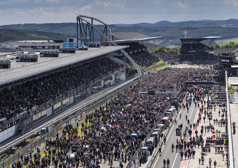 Audi triumfuje w jubileuszowym 24-godzinnym wyścigu na Nürburgring