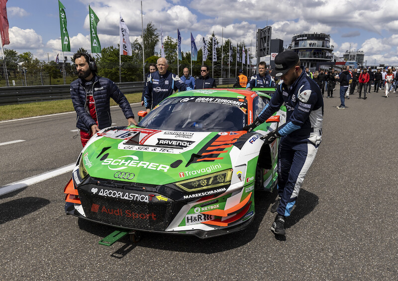 Audi triumfuje w jubileuszowym 24-godzinnym wyścigu na Nürburgring