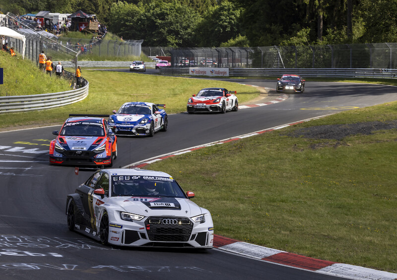 Audi triumfuje w jubileuszowym 24-godzinnym wyścigu na Nürburgring