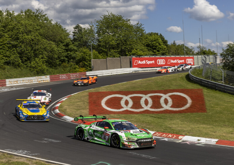 Audi triumfuje w jubileuszowym 24-godzinnym wyścigu na Nürburgring