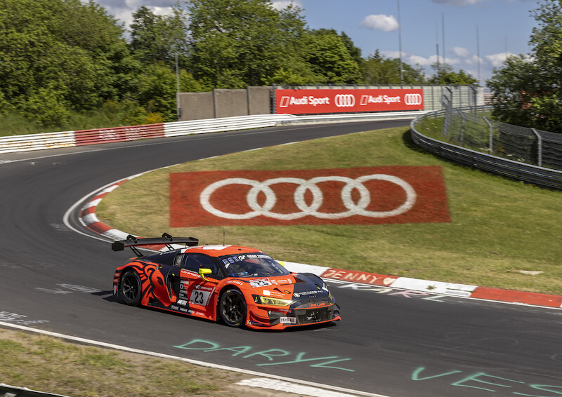 Audi triumfuje w jubileuszowym 24-godzinnym wyścigu na Nürburgring