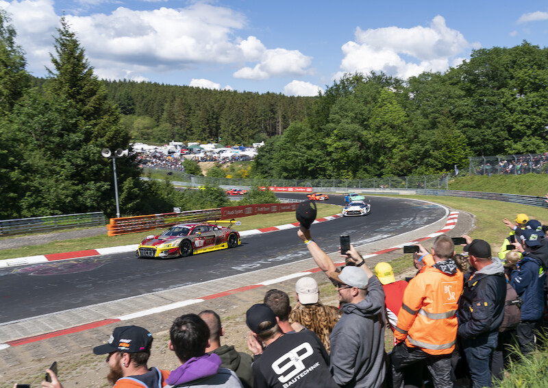 Audi triumfuje w jubileuszowym 24-godzinnym wyścigu na Nürburgring