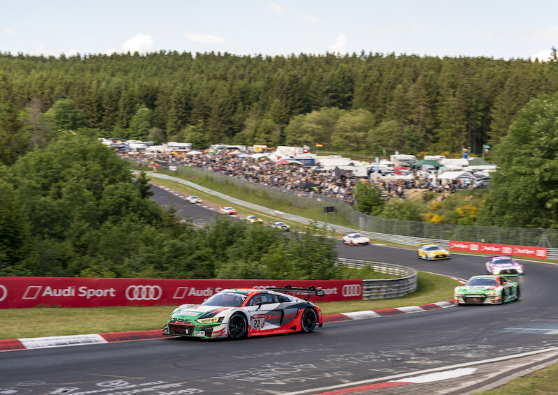 Audi triumfuje w jubileuszowym 24-godzinnym wyścigu na Nürburgring