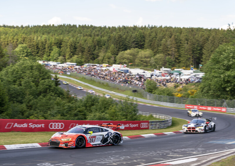 Audi triumfuje w jubileuszowym 24-godzinnym wyścigu na Nürburgring