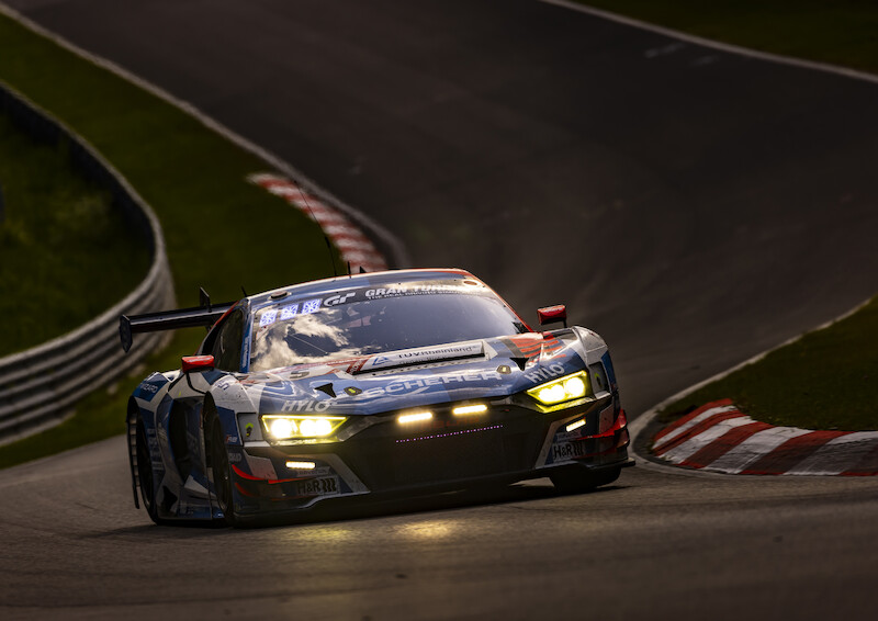 Audi triumfuje w jubileuszowym 24-godzinnym wyścigu na Nürburgring