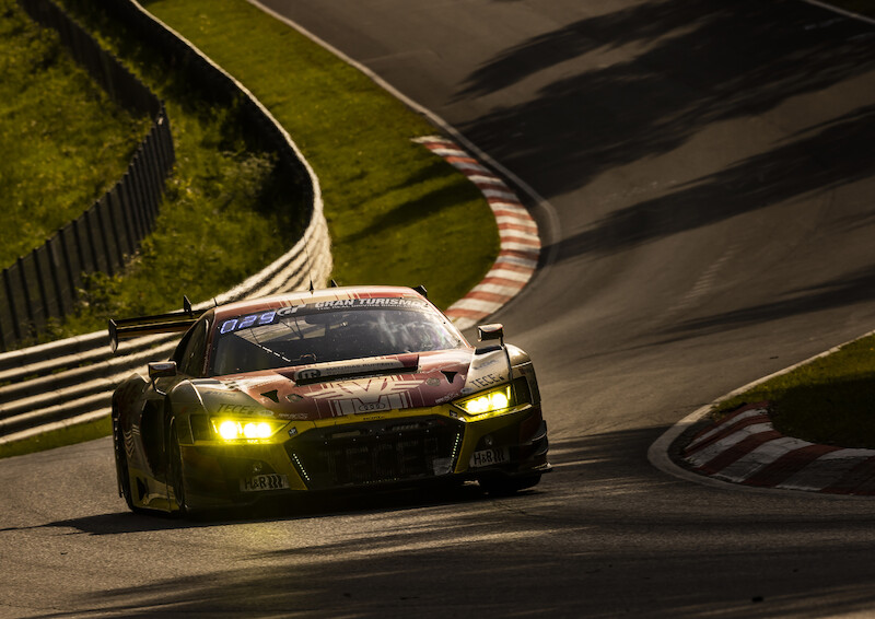 Audi triumfuje w jubileuszowym 24-godzinnym wyścigu na Nürburgring