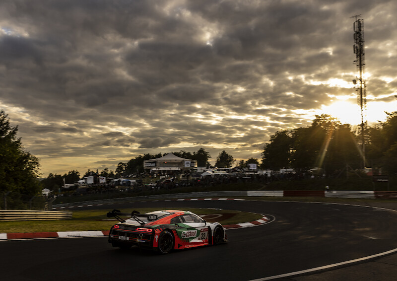 Audi triumfuje w jubileuszowym 24-godzinnym wyścigu na Nürburgring