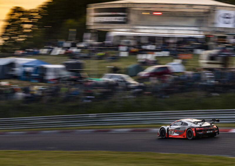 Audi triumfuje w jubileuszowym 24-godzinnym wyścigu na Nürburgring