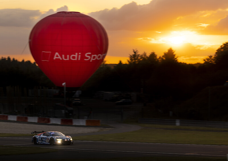 Audi triumfuje w jubileuszowym 24-godzinnym wyścigu na Nürburgring