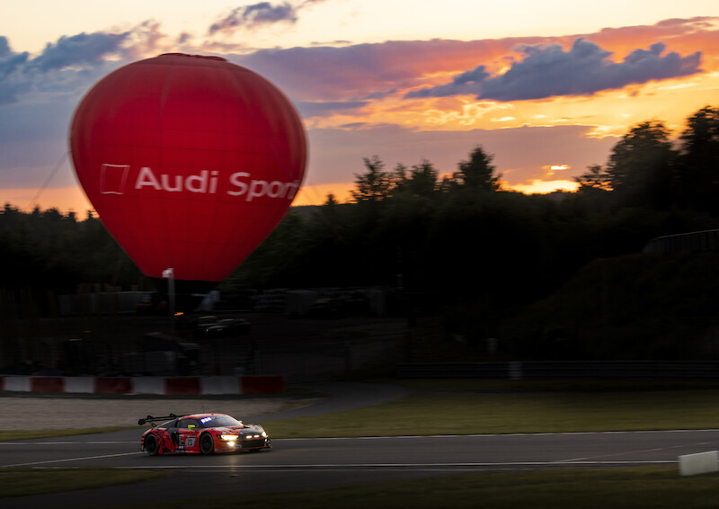 Audi triumfuje w jubileuszowym 24-godzinnym wyścigu na Nürburgring