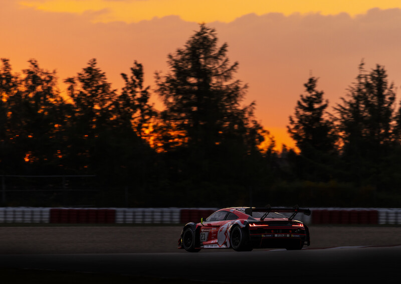 Audi triumfuje w jubileuszowym 24-godzinnym wyścigu na Nürburgring