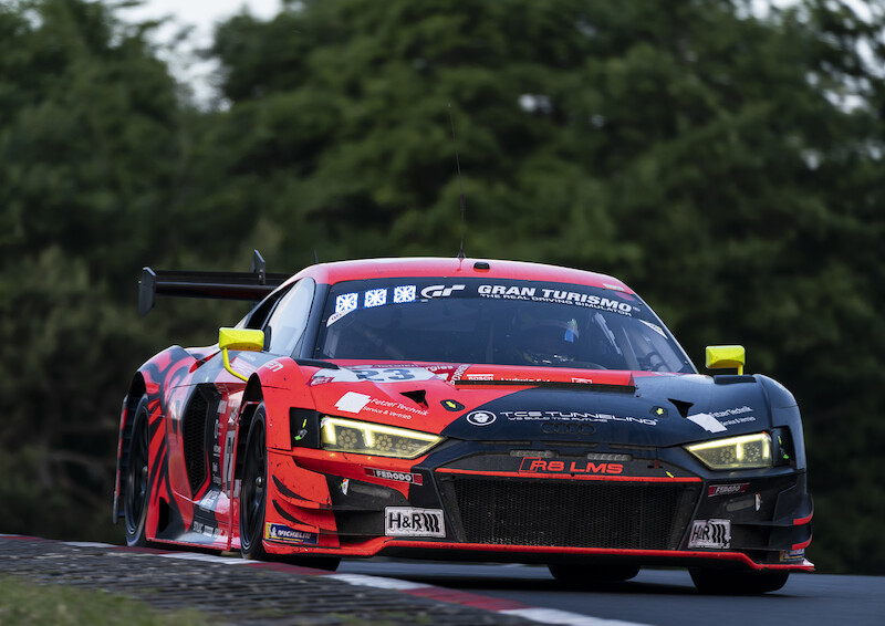Audi triumfuje w jubileuszowym 24-godzinnym wyścigu na Nürburgring