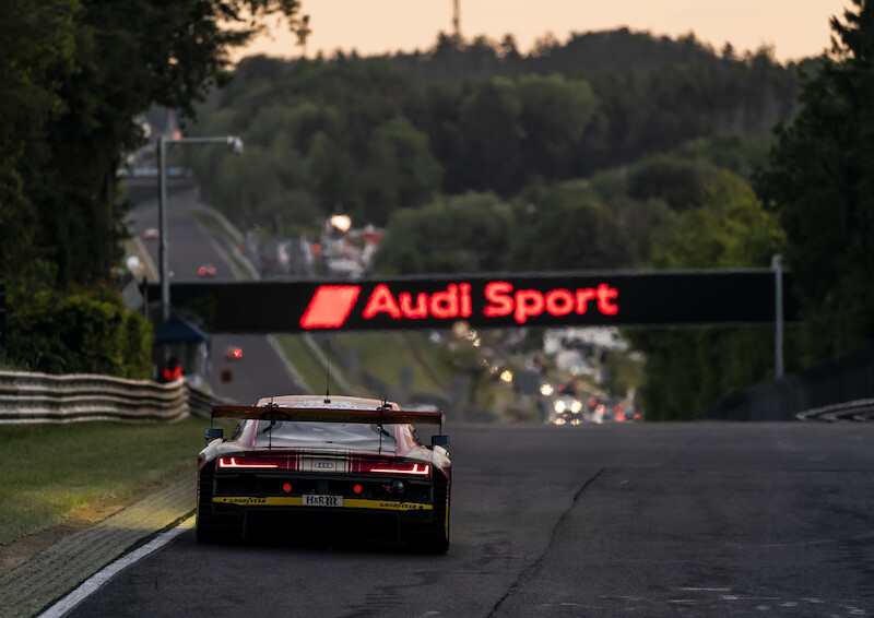 Audi triumfuje w jubileuszowym 24-godzinnym wyścigu na Nürburgring