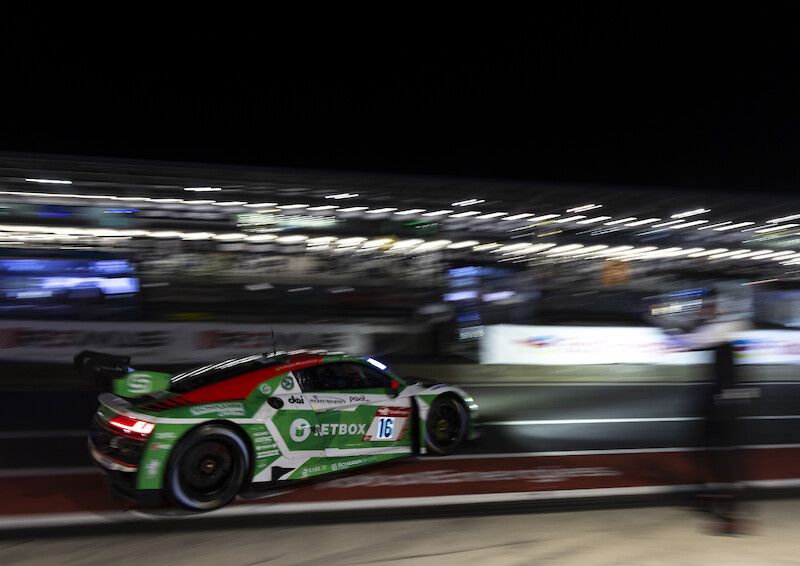 Audi triumfuje w jubileuszowym 24-godzinnym wyścigu na Nürburgring