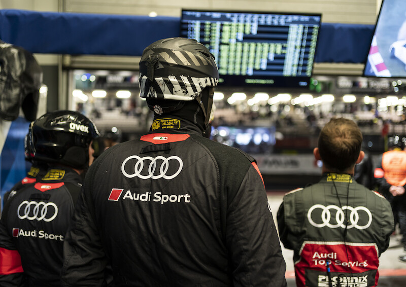 Audi triumfuje w jubileuszowym 24-godzinnym wyścigu na Nürburgring