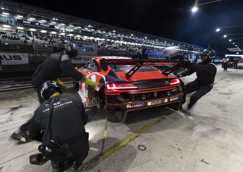 Audi triumfuje w jubileuszowym 24-godzinnym wyścigu na Nürburgring