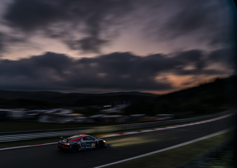 Audi triumfuje w jubileuszowym 24-godzinnym wyścigu na Nürburgring