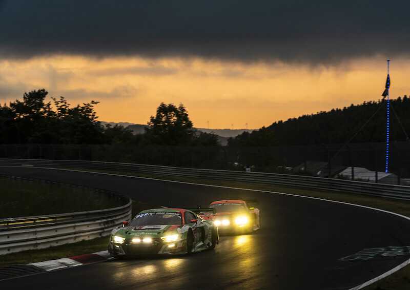 Audi triumfuje w jubileuszowym 24-godzinnym wyścigu na Nürburgring