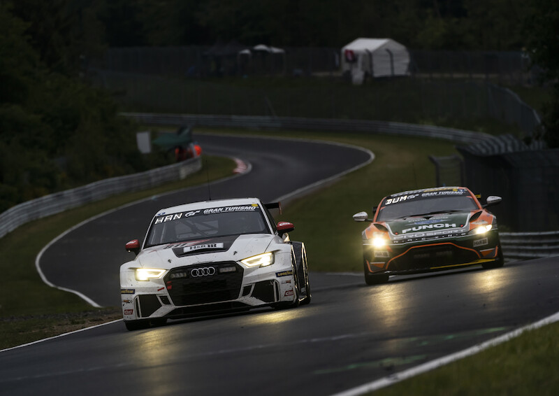Audi triumfuje w jubileuszowym 24-godzinnym wyścigu na Nürburgring