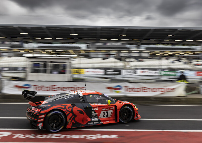 Audi triumfuje w jubileuszowym 24-godzinnym wyścigu na Nürburgring