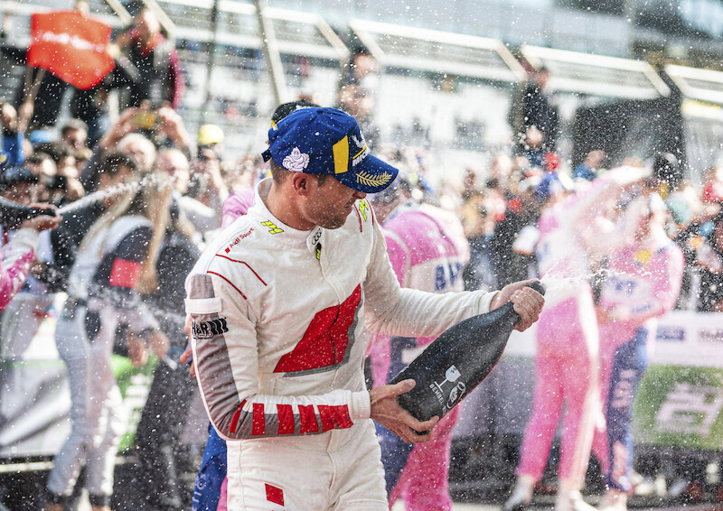 Audi triumfuje w jubileuszowym 24-godzinnym wyścigu na Nürburgring