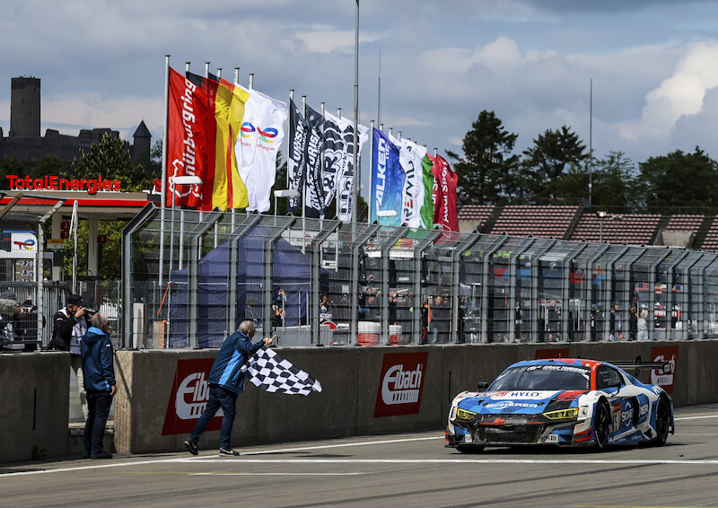 Audi triumfuje w jubileuszowym 24-godzinnym wyścigu na Nürburgring