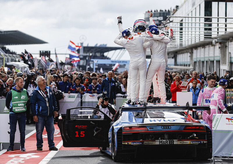 Audi triumfuje w jubileuszowym 24-godzinnym wyścigu na Nürburgring