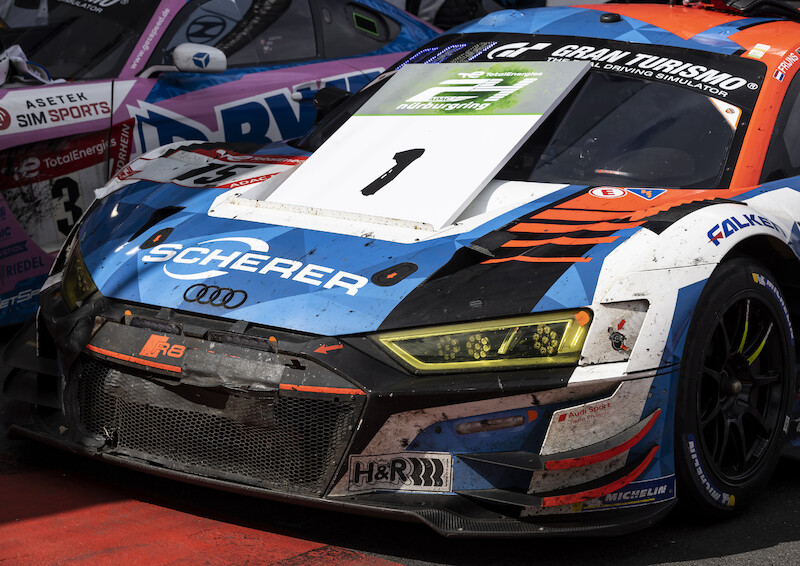 Audi triumfuje w jubileuszowym 24-godzinnym wyścigu na Nürburgring