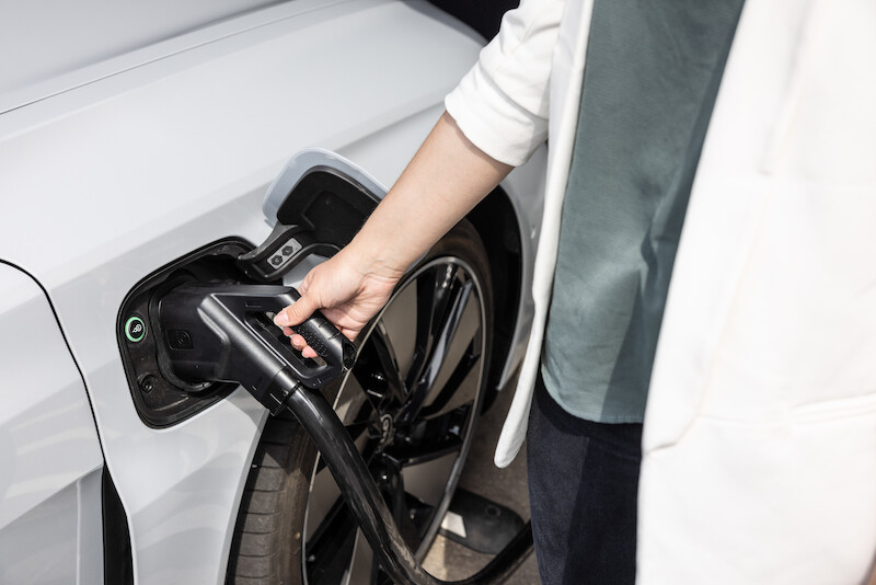 Audi, po sukcesie fazy pilotażowej, kontynuuje wdrażanie koncepcji charging hub’ów