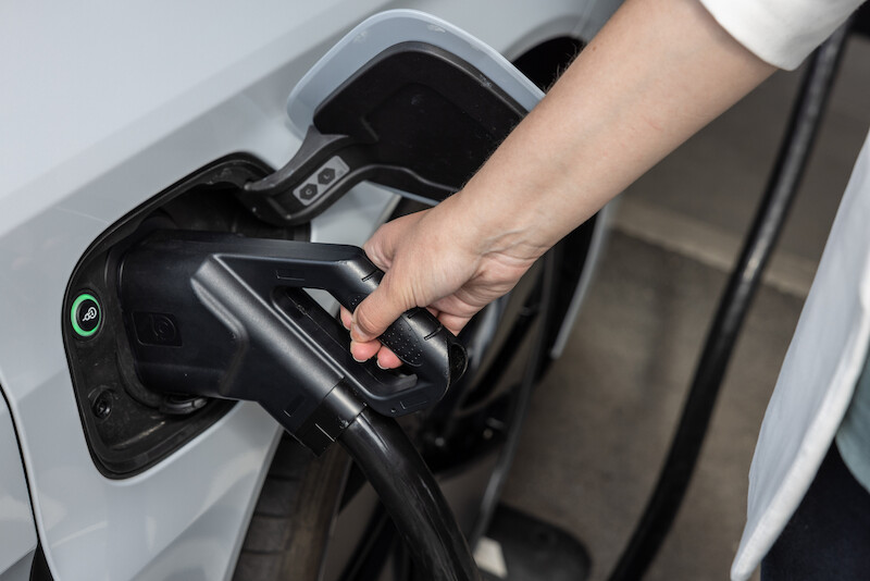 Audi, po sukcesie fazy pilotażowej, kontynuuje wdrażanie koncepcji charging hub’ów