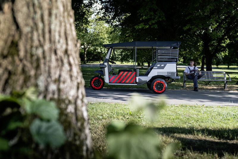 Drugie życie: moduły akumulatorów napędowych z Audi e-tron zasilają riksze w Indiach