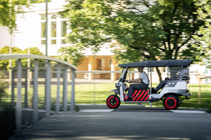 Drugie życie: moduły akumulatorów napędowych z Audi e-tron zasilają riksze w Indiach