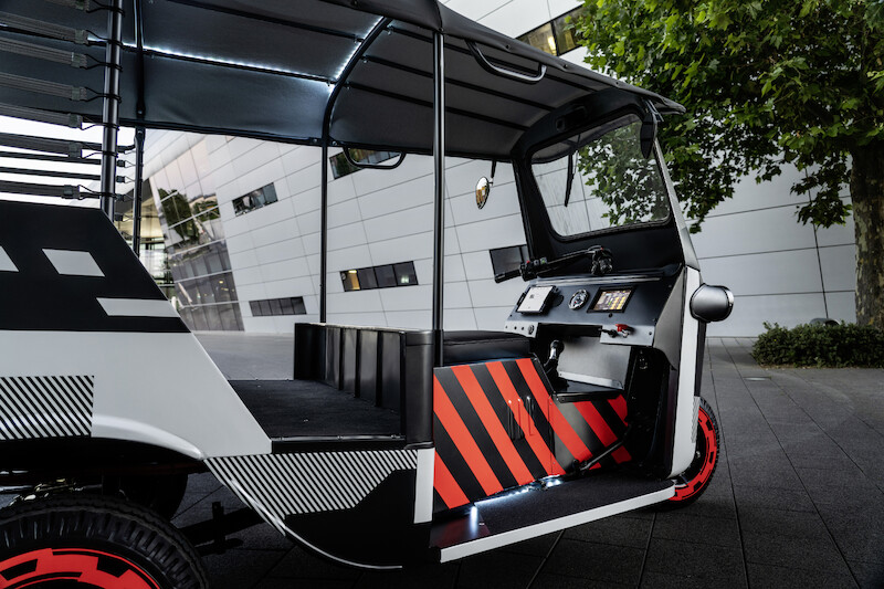 Drugie życie: moduły akumulatorów napędowych z Audi e-tron zasilają riksze w Indiach