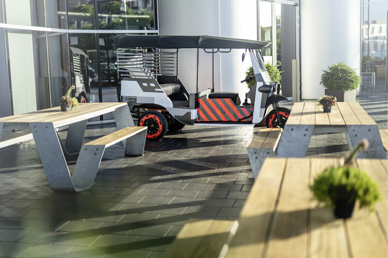 Drugie życie: moduły akumulatorów napędowych z Audi e-tron zasilają riksze w Indiach