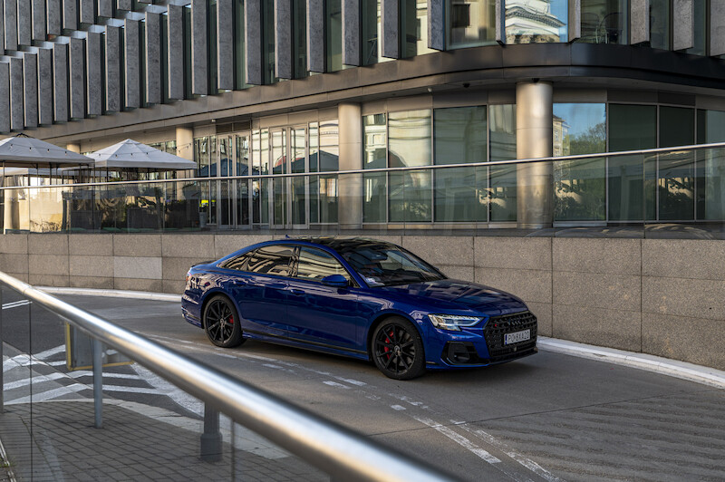 Audi S8