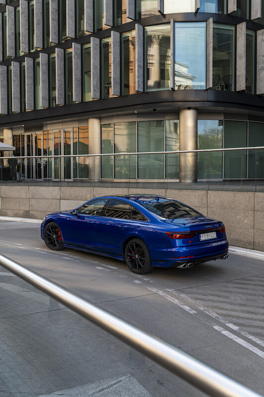 Audi S8