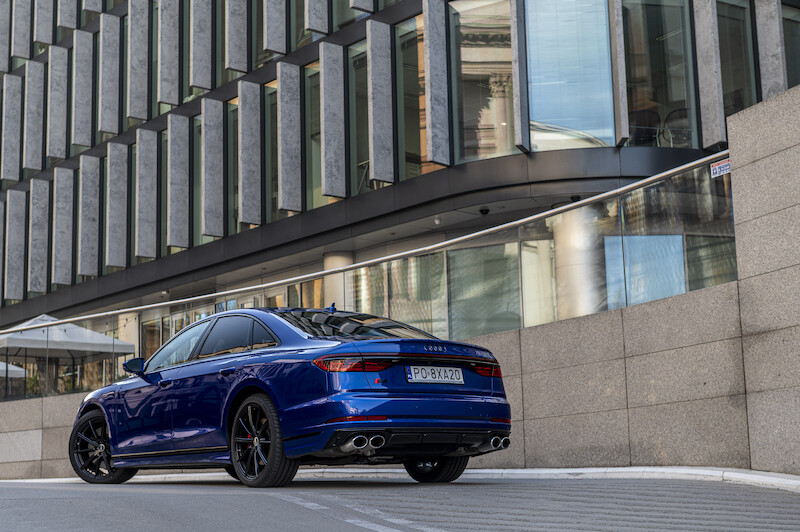 Audi S8