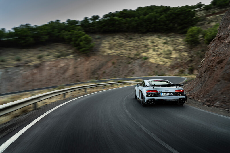 Najwyższe osiągi w swej najczystszej formie: Nowe Audi R8 Coupé V10 GT RWD