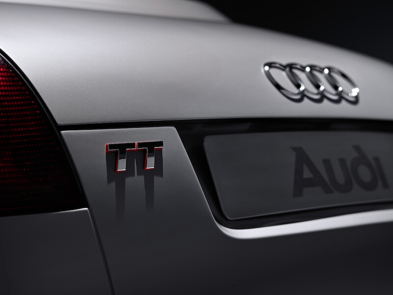 Ponadczasowa ikona: ekskluzywna limitowana edycja Audi TT RS Coupé iconic edition zachwyca innowacyjnym designem i dynamiką