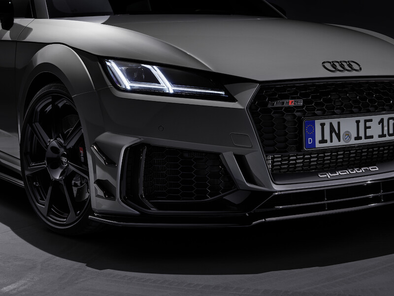 Ponadczasowa ikona: ekskluzywna limitowana edycja Audi TT RS Coupé iconic edition zachwyca innowacyjnym designem i dynamiką