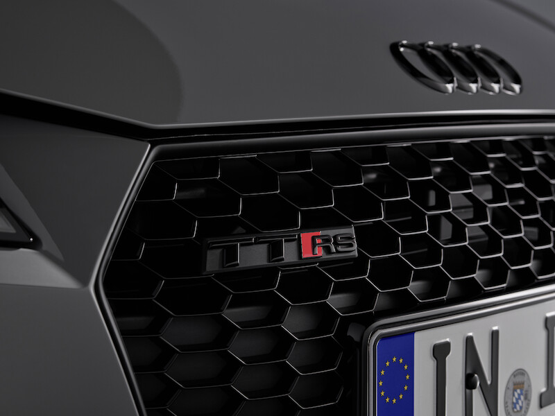 Ponadczasowa ikona: ekskluzywna limitowana edycja Audi TT RS Coupé iconic edition zachwyca innowacyjnym designem i dynamiką