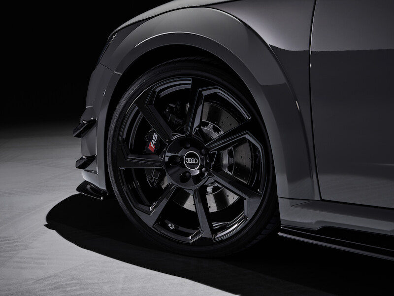 Ponadczasowa ikona: ekskluzywna limitowana edycja Audi TT RS Coupé iconic edition zachwyca innowacyjnym designem i dynamiką