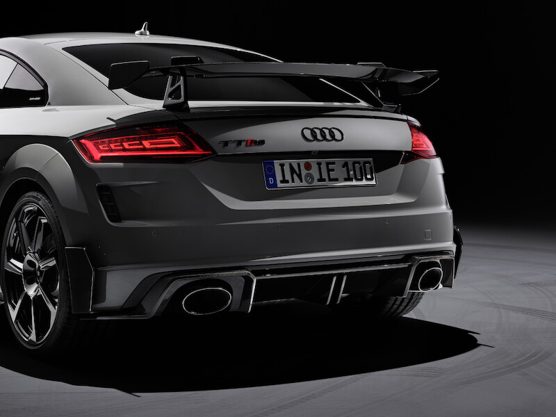Ponadczasowa ikona: ekskluzywna limitowana edycja Audi TT RS Coupé iconic edition zachwyca innowacyjnym designem i dynamiką