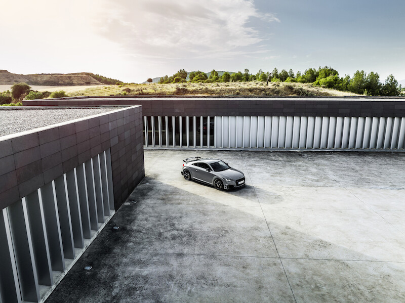 Ponadczasowa ikona: ekskluzywna limitowana edycja Audi TT RS Coupé iconic edition zachwyca innowacyjnym designem i dynamiką
