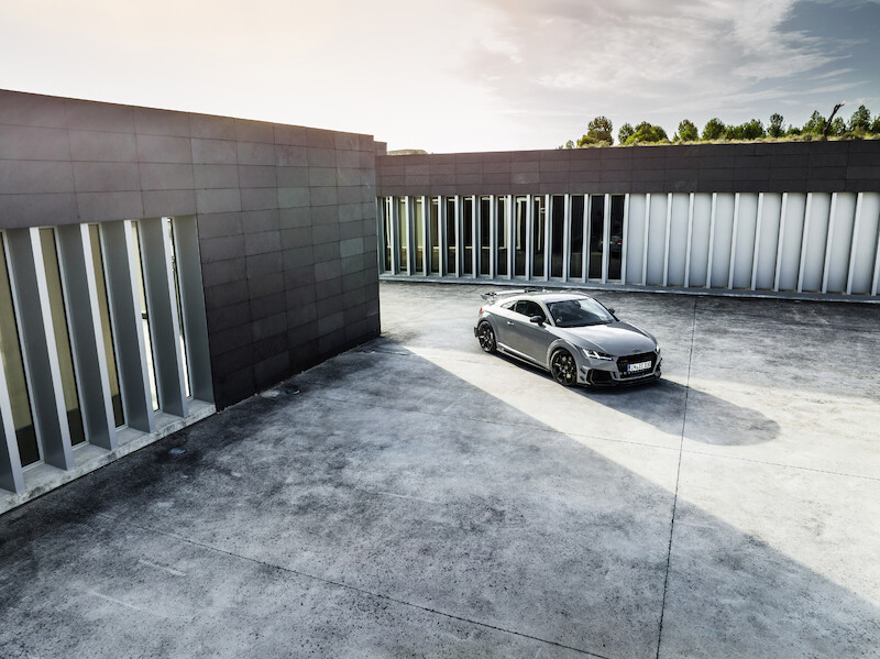 Ponadczasowa ikona: ekskluzywna limitowana edycja Audi TT RS Coupé iconic edition zachwyca innowacyjnym designem i dynamiką