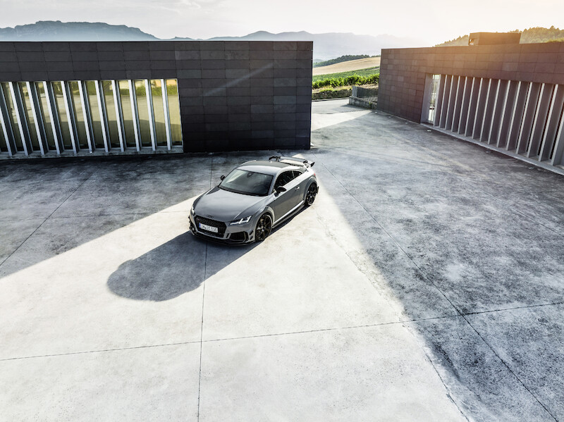 Ponadczasowa ikona: ekskluzywna limitowana edycja Audi TT RS Coupé iconic edition zachwyca innowacyjnym designem i dynamiką